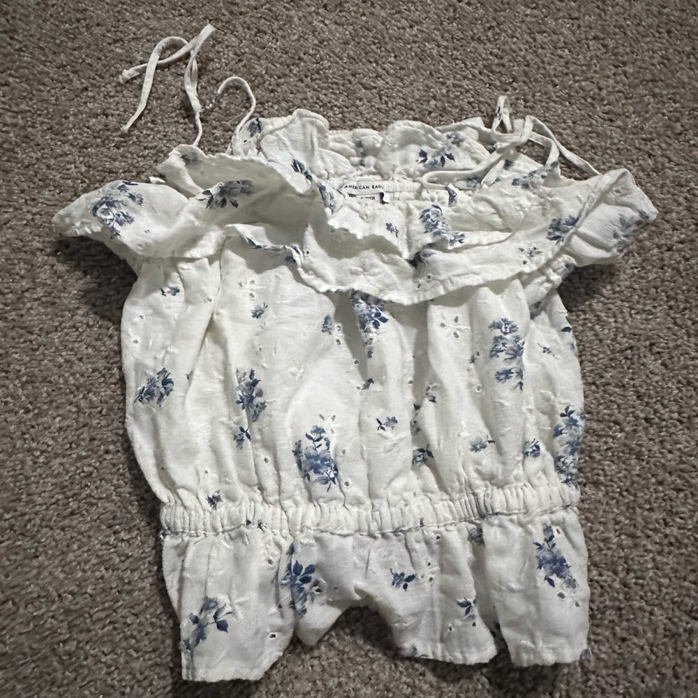 American Eagle Outfitters White and Blue Floral top